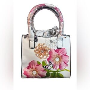 NWT Mellow World White Vegan Leather Floral Butterfly Satchel Hand Bag/Crossbody